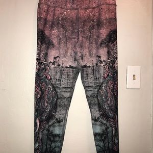 Patterned Capri leggings